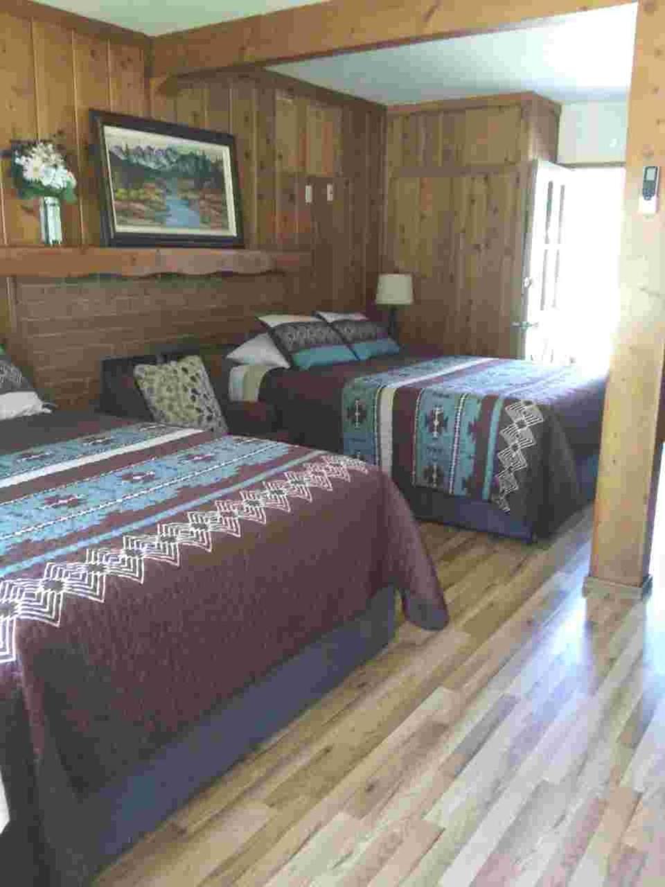 Kern Riverfront Lodge كيرنفيل المظهر الخارجي الصورة