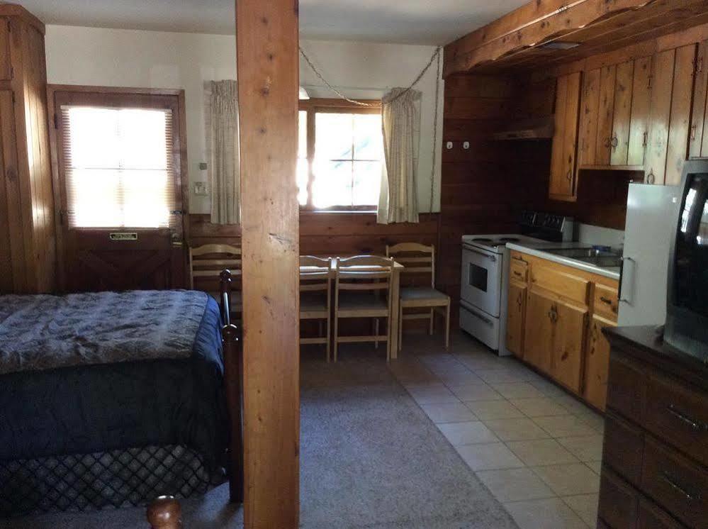 Kern Riverfront Lodge كيرنفيل المظهر الخارجي الصورة